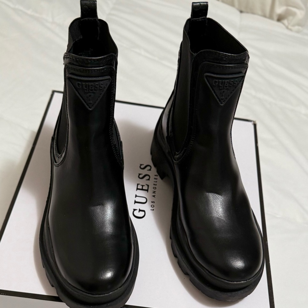 GUESS women’s Rugged Black Boots